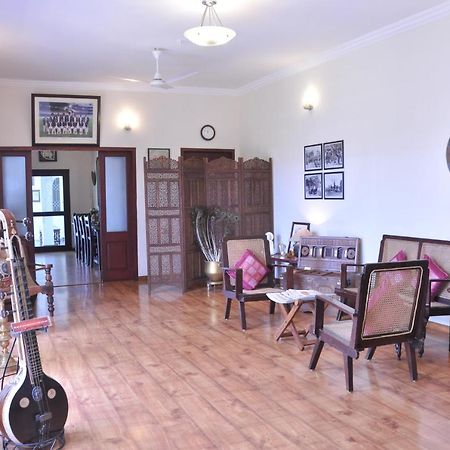 Готель Niketana @ Boat Club Ченнаї Екстер'єр фото